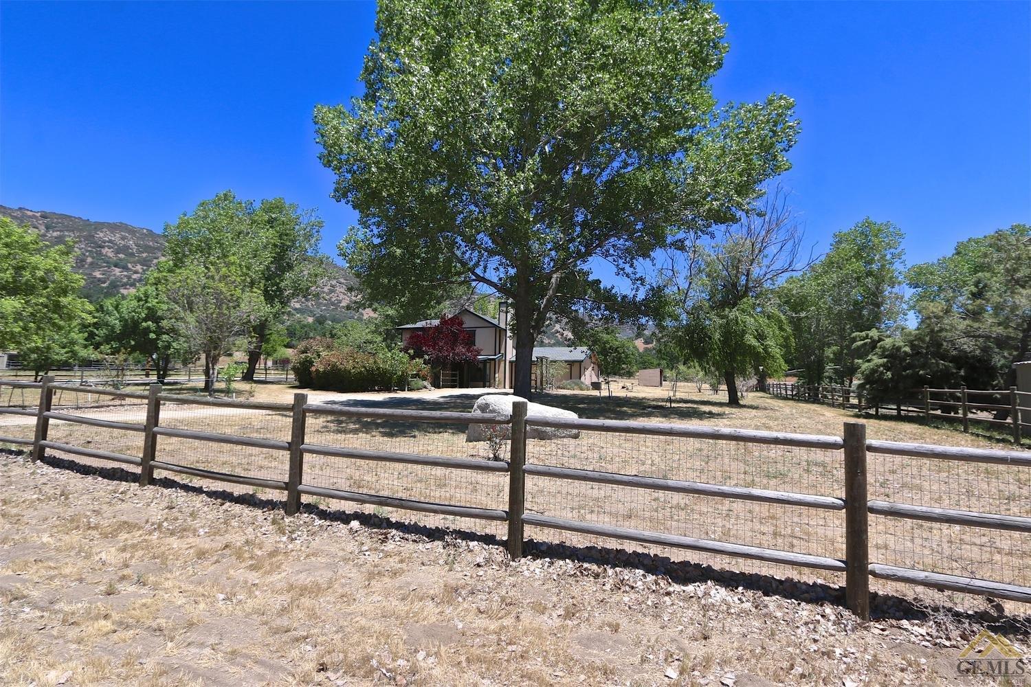 24180 San Juan Dr, Tehachapi, CA 93561 photo 3