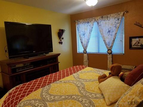 321 S 10th St, Taft, CA 93268 photo 7