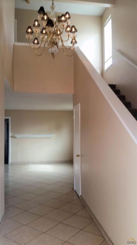 6512 Pine View Dr, Bakersfield, CA 93307 photo 2