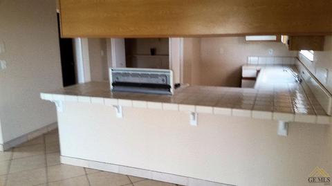 6512 Pine View Dr, Bakersfield, CA 93307 photo 4
