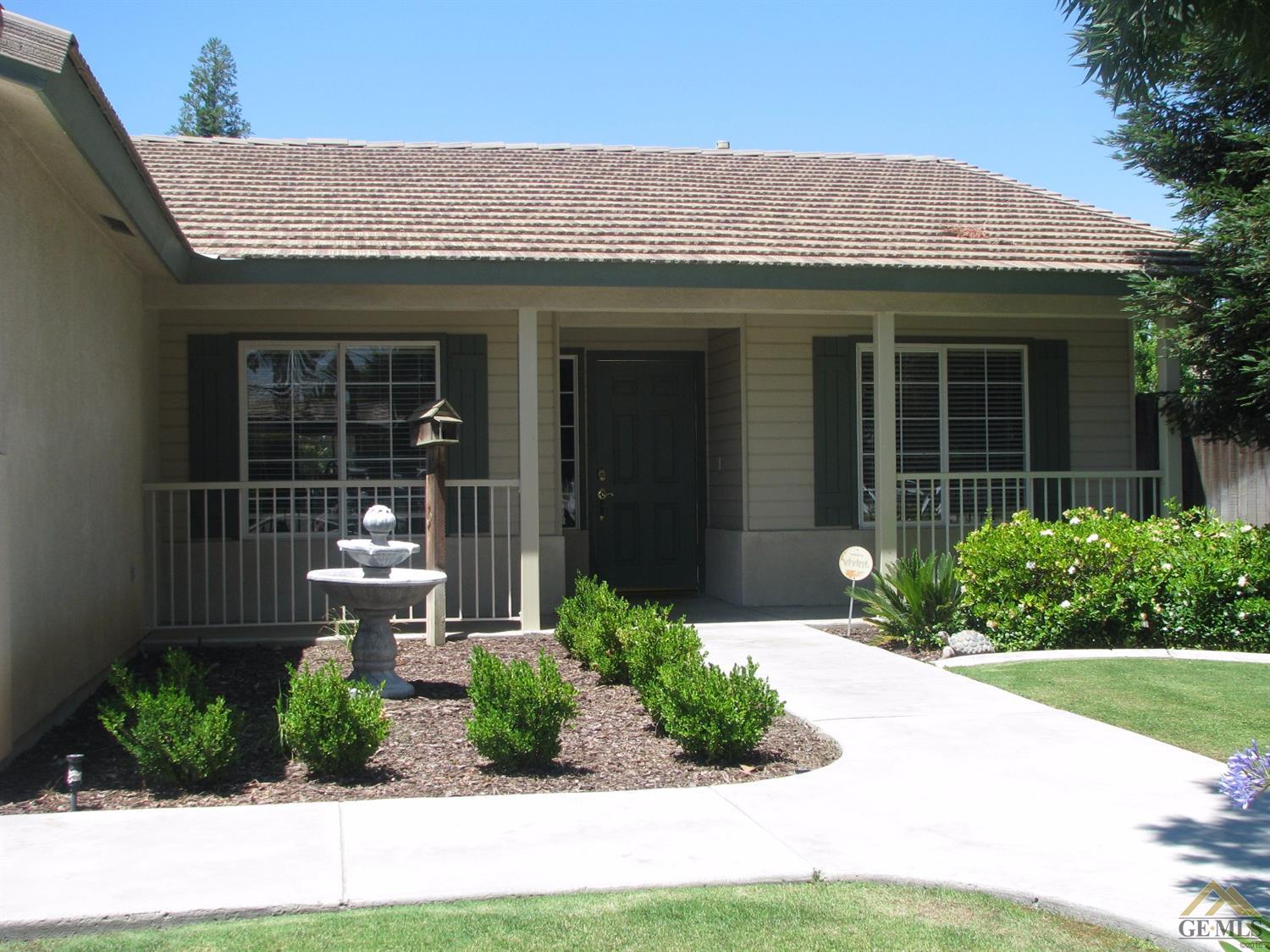10000 Jersey Bounce Dr, Bakersfield, CA 93312 photo 2