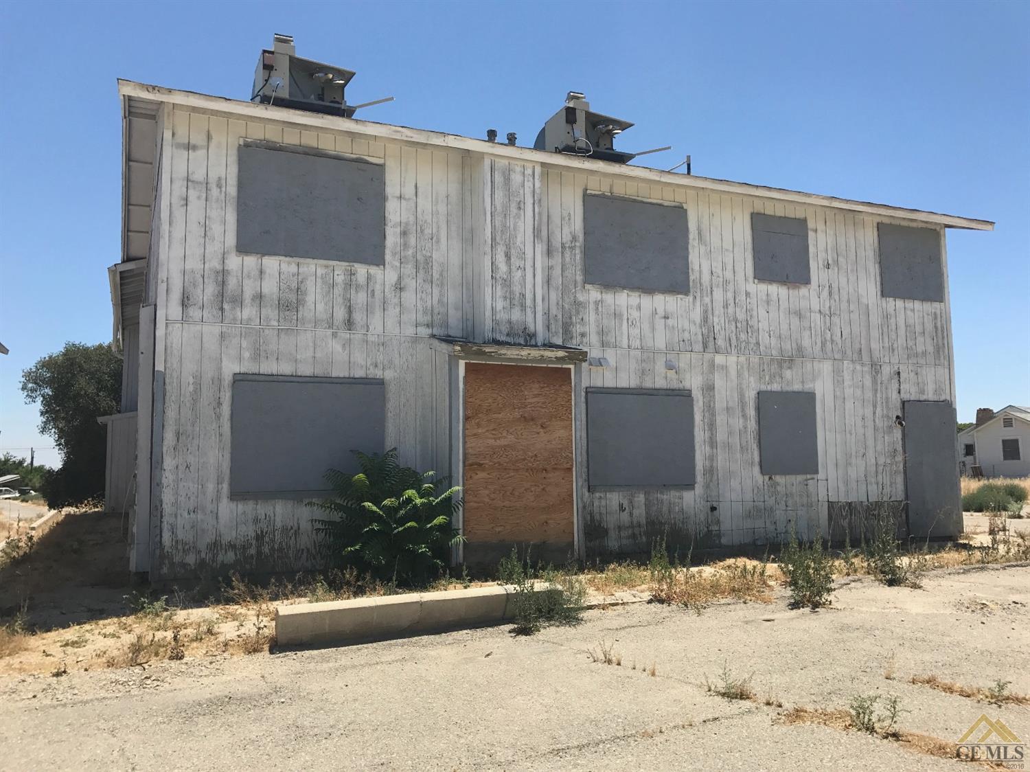 313 Madison St, Taft, CA 93268 photo 2