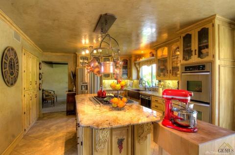 26001 Bear Valley Rd, Tehachapi, CA 93561 photo 2