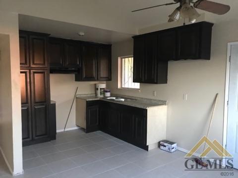 201 20th Ave, Delano, CA 93215 photo 2