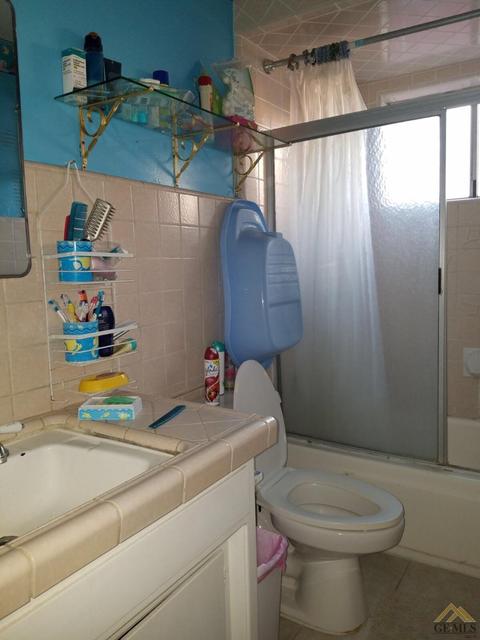 8808 Jeffry Ave, Lamont, CA 93241 photo 4