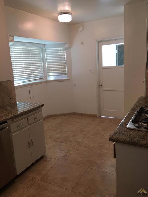 2425 Spruce St, Bakersfield, CA 93301 photo 4