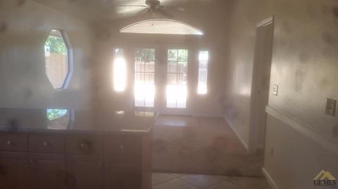 327 Mark St, Shafter, CA 93263 photo 5