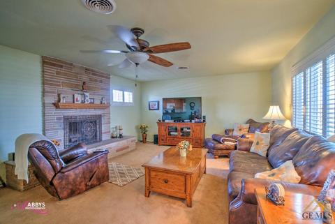 304 E Woodrow St, Taft, CA 93268 photo 4