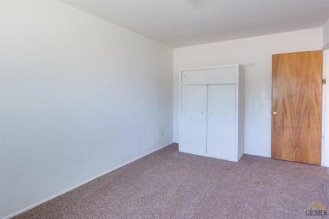 514 Easter St, Bakersfield, CA 93307 photo 6