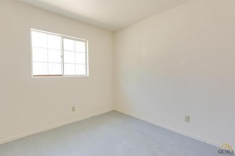 514 Easter St, Bakersfield, CA 93307 photo 14
