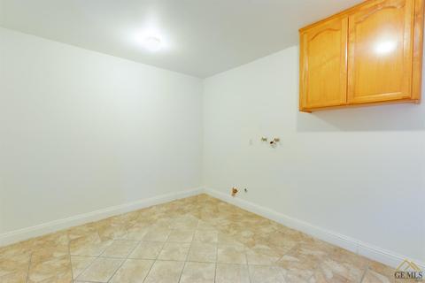 514 Easter St, Bakersfield, CA 93307 photo 9