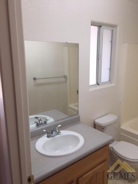 1032 Hazelnut St, Wasco, CA 93280 photo 14