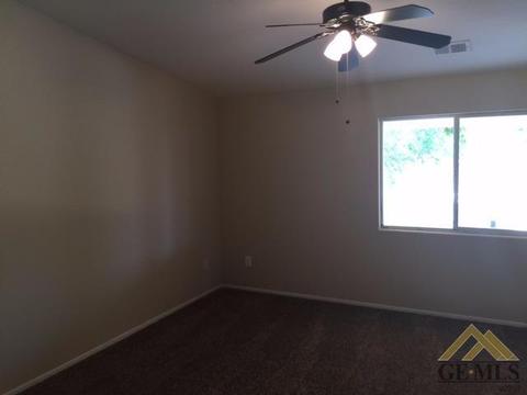 1032 Hazelnut St, Wasco, CA 93280 photo 12