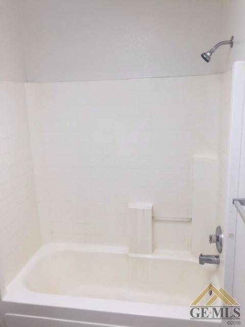 1032 Hazelnut St, Wasco, CA 93280 photo 10