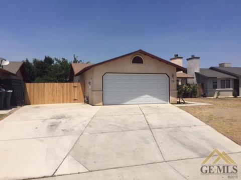1032 Hazelnut St, Wasco, CA 93280 photo 2