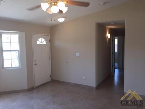 1032 Hazelnut St, Wasco, CA 93280 photo 4