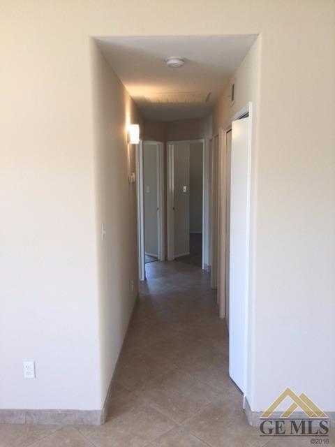 1032 Hazelnut St, Wasco, CA 93280 photo 9