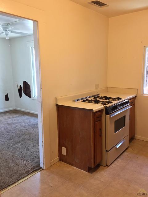407 7th St, Taft, CA 93268 photo 5