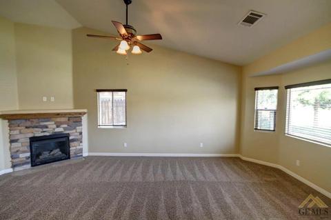 409 Grace Ct, Shafter, CA 93263 photo 4