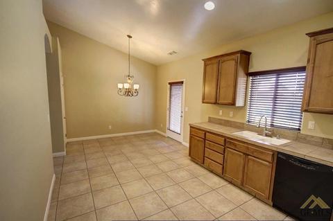409 Grace Ct, Shafter, CA 93263 photo 9