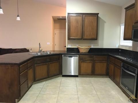 903 Newcastle Ct, Shafter, CA 93263 photo 3