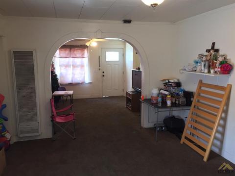 404 Monroe St, Taft, CA 93268 photo 4