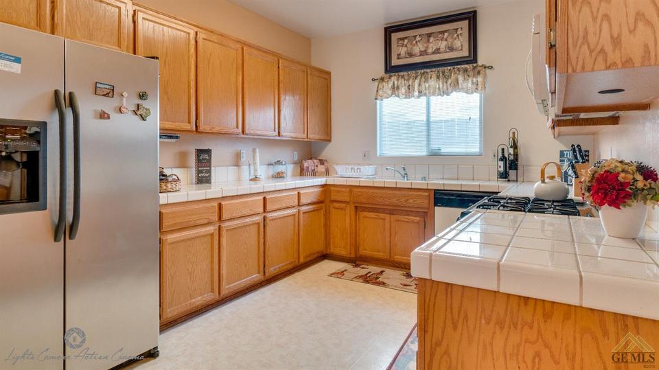  4001 Island Mist Ct, Bakersfield, CA 93313 photo 2