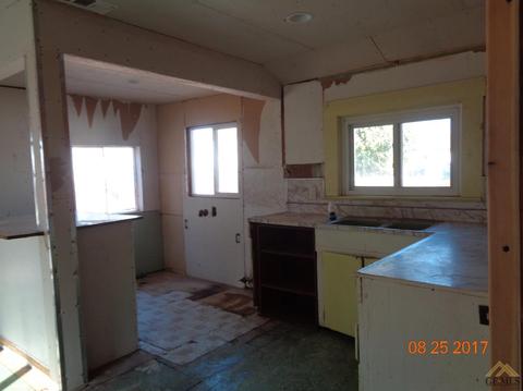 112 Main St, Taft, CA 93268 photo 2
