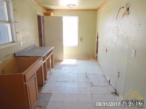 504 Eastern Ave, Taft, CA 93268 photo 4