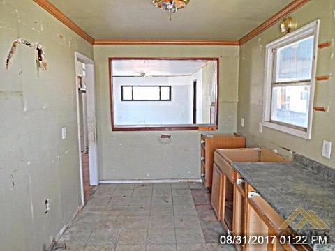 504 Eastern Ave, Taft, CA 93268 photo 5