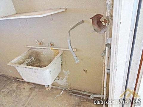 504 Eastern Ave, Taft, CA 93268 photo 8