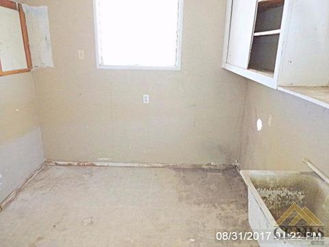 504 Eastern Ave, Taft, CA 93268 photo 6