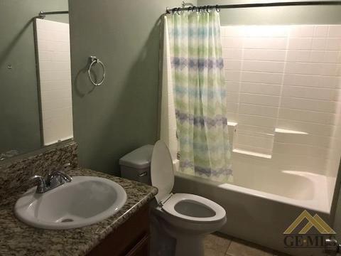 404 Summershade Ct, Wasco, CA 93280 photo 9
