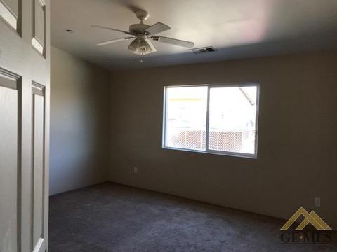 404 Summershade Ct, Wasco, CA 93280 photo 11