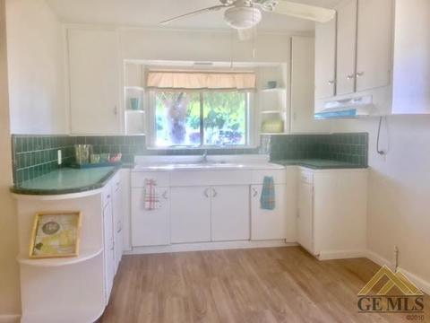 1129 Dover St, Delano, CA 93215 photo 2