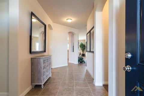 3402 Amazon Dr, Bakersfield, CA 93313 photo 2