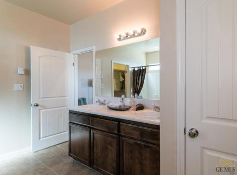 3402 Amazon Dr, Bakersfield, CA 93313 photo 3