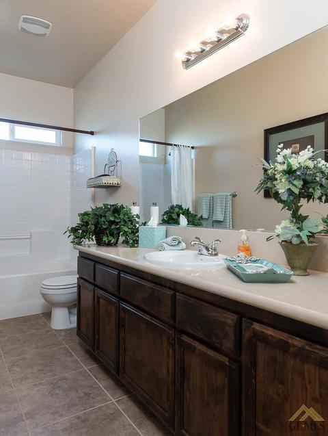 3402 Amazon Dr, Bakersfield, CA 93313 photo 9