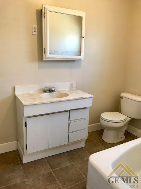 326 E St, Taft, CA 93268 photo 14