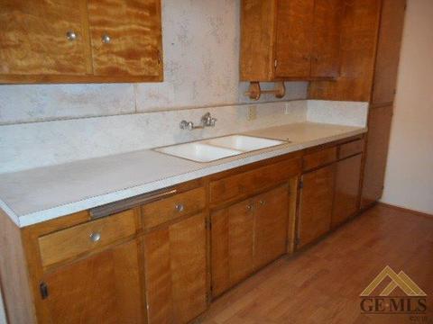 344 Rosalee Ave, Shafter, CA 93263 photo 3
