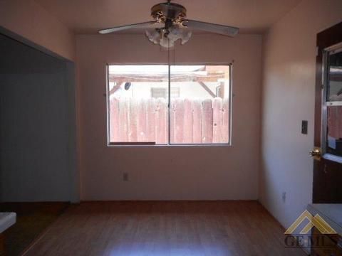 344 Rosalee Ave, Shafter, CA 93263 photo 4