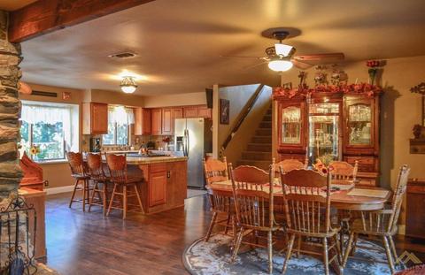 27621 Bear Valley Rd, Tehachapi, CA 93561 photo 4