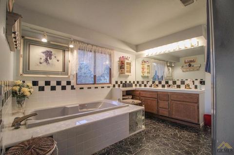27621 Bear Valley Rd, Tehachapi, CA 93561 photo 17