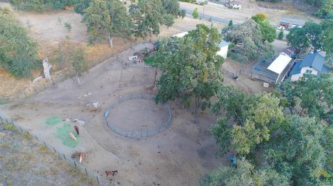 27621 Bear Valley Rd, Tehachapi, CA 93561 photo 2
