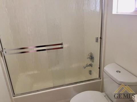 454 Campus Dr, Arvin, CA 93203 photo 6