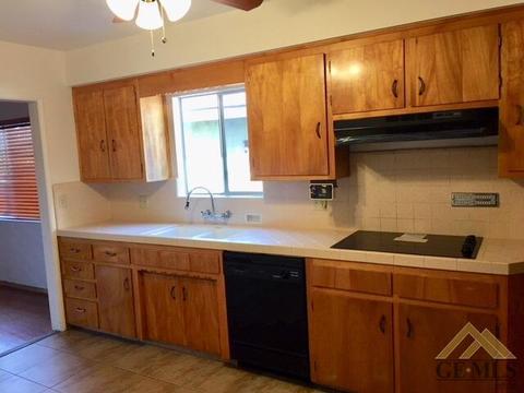 454 Campus Dr, Arvin, CA 93203 photo 4