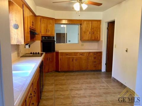 454 Campus Dr, Arvin, CA 93203 photo 3