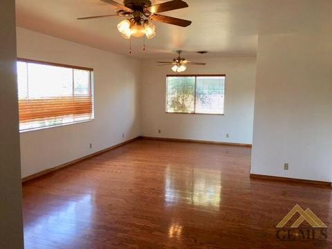 454 Campus Dr, Arvin, CA 93203 photo 2