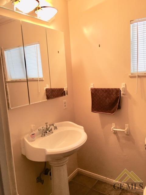 454 Campus Dr, Arvin, CA 93203 photo 12