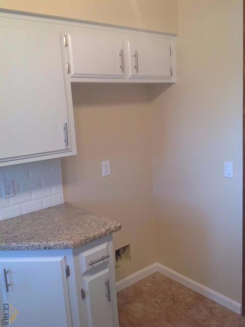 6112 Phyllis St, Bakersfield, CA 93313 photo 6